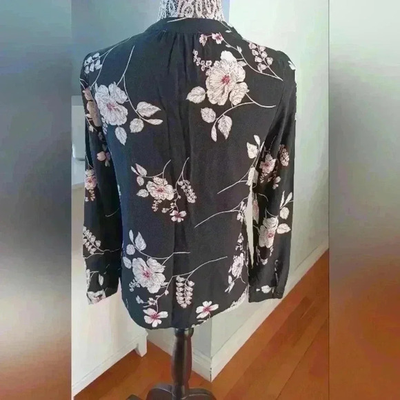 Cleo Women's XS Blouse with  Flowered Design - Picture 5 of 7